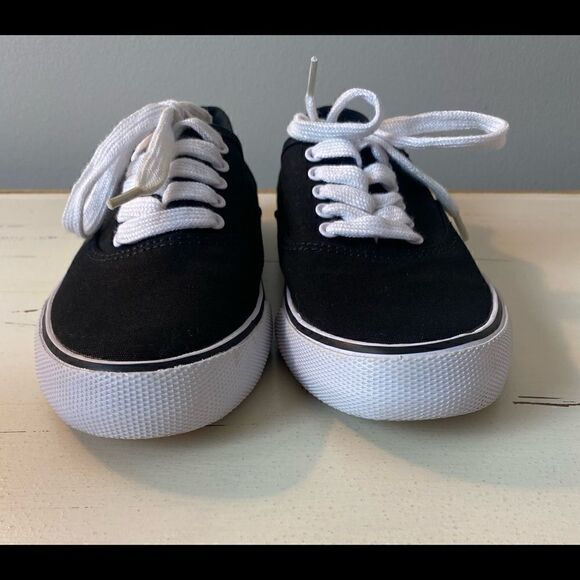 A new day black and white sneakers - Picture 3 of 7
